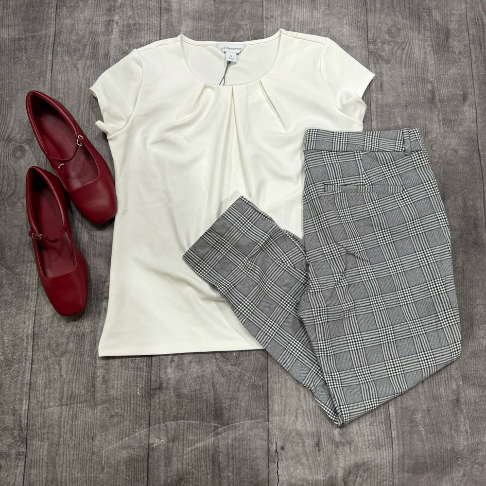 Liz Claiborne Round Neck Short Sleeve Blouse